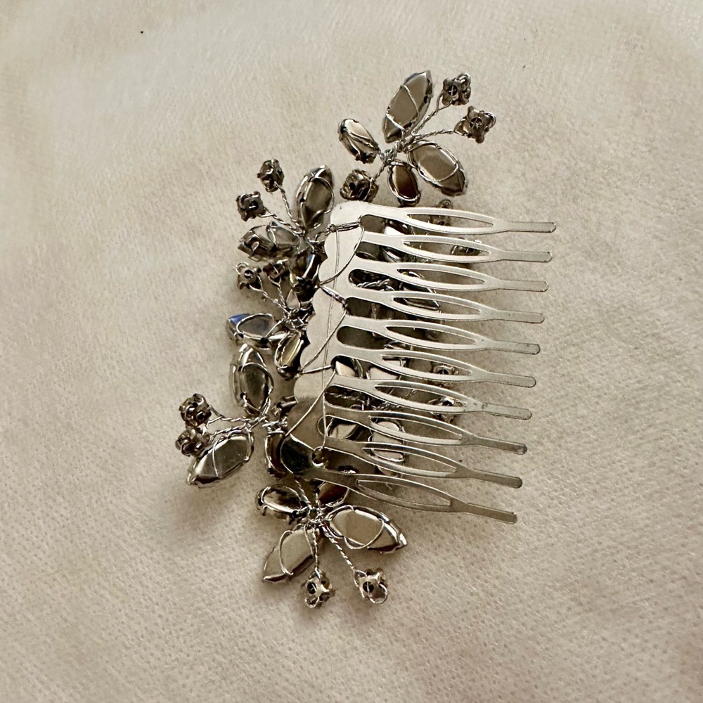 Rhinestone- Silver Hair Comb - Picture 2 of 5